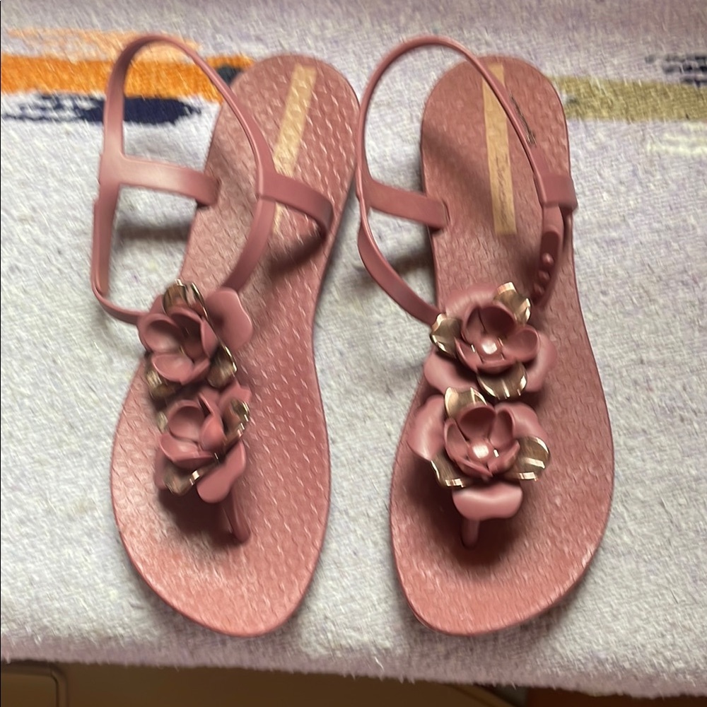 Ipanema Seashell Pink Floral Sandals